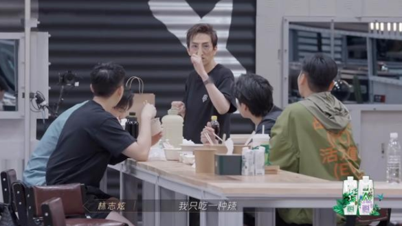 重庆 ?吴某凡出狱看病，视频被曝：10年顶流，自毁只需38天