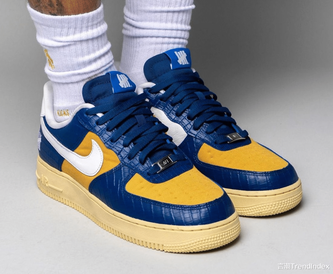 言潮TrendIndex|曝 | Undefeated x Nike 再爆新配色，蓝色蛇纹设计永不过时！