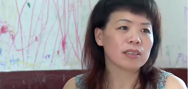 美女老板闪婚1米5小丈夫,被家暴还坚持做牛做马,为何受这委屈?