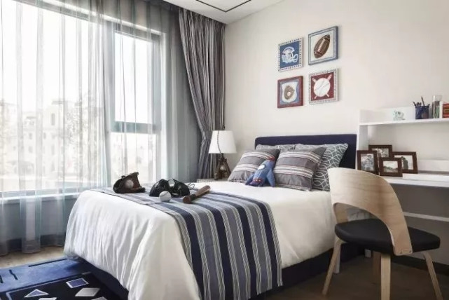 |126平卧室黑白灰的中式禅意格调，效果独特而又舒适端庄