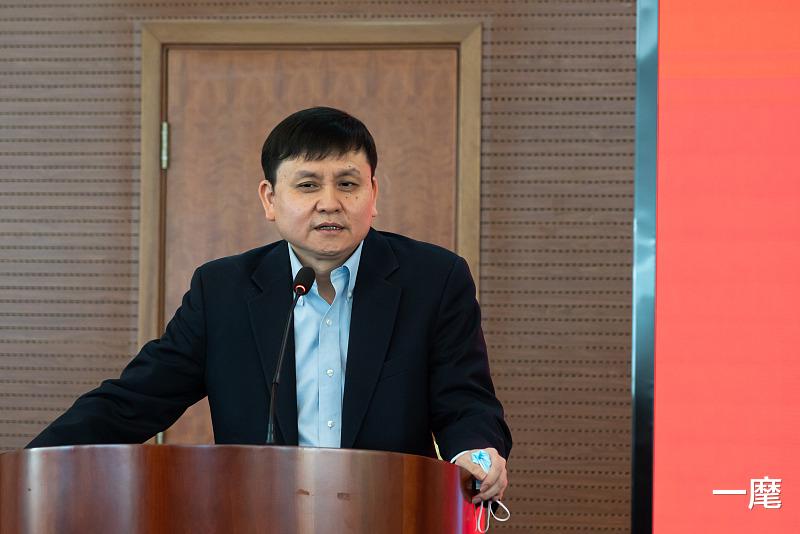 高强 该支持张文宏，还是支持高强？