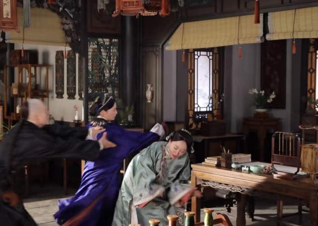 蒋勤勤|蒋勤勤敬业人设翻车？执意要将杨蓉脸打肿，连扇两巴掌下手稳准狠