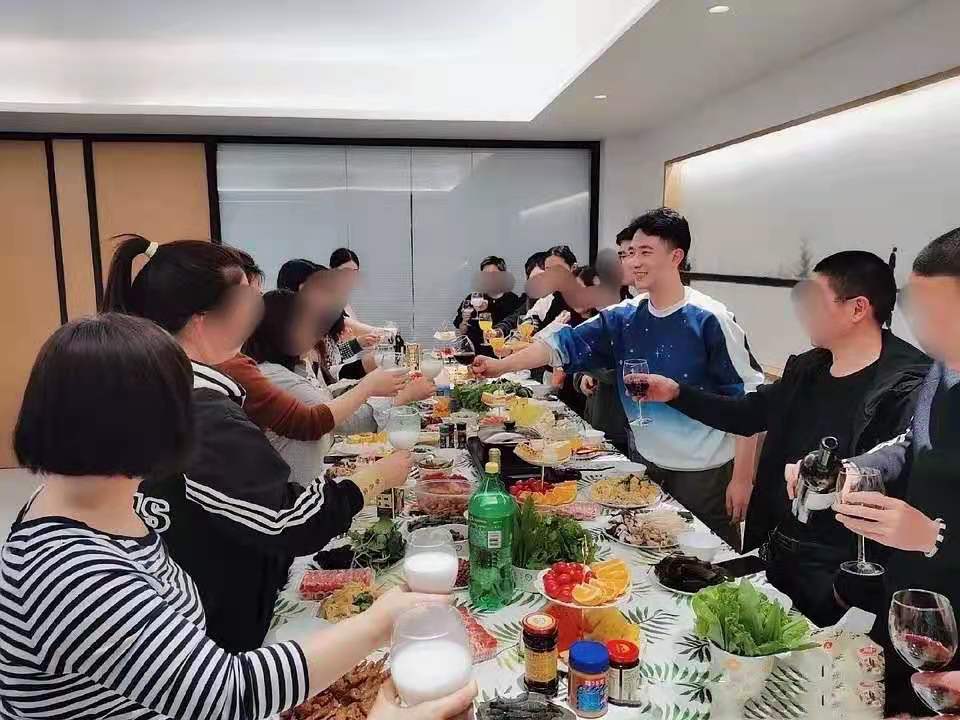 林生斌|林生斌又有新瓜？朋友疑帮其组织女粉聚会，被曝动手动脚场面混乱