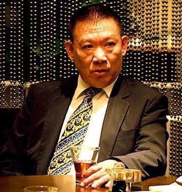 韩束|一个小贩的江湖逆袭：被何鸿燊赏识，与崩牙驹过招，跟大姐大恋爱