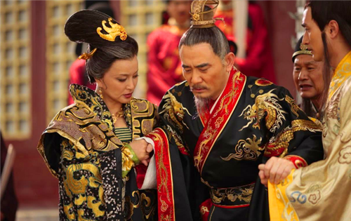 武则天|武则天退位，为何要把江山还给李家？并非因为傻，狄仁杰说出真相