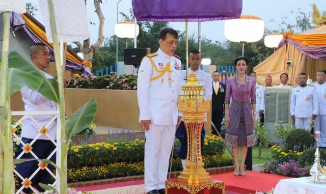 泰國王室公務三人行，尷尬的詩尼娜-圖5