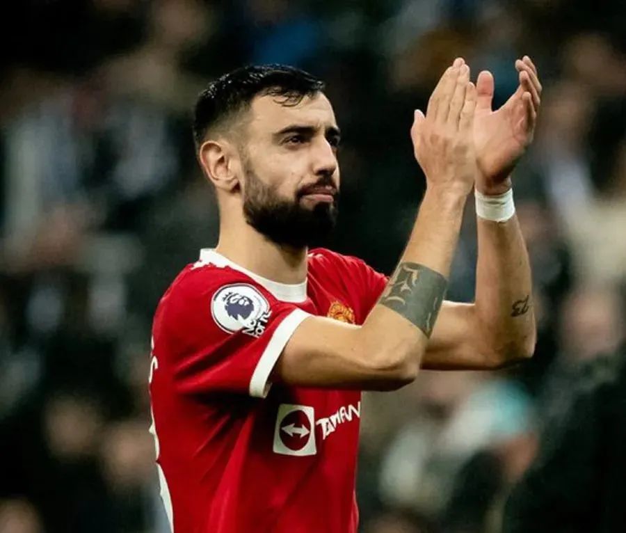 曼聯(lián)|B費遭遇曼聯(lián)生涯最大危機！沒他進攻更順暢，恐喪失絕對主力地位