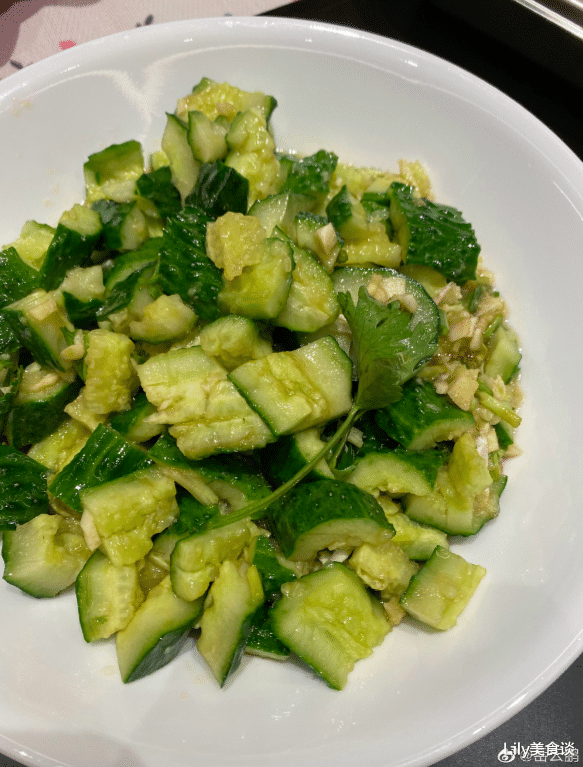 岳云鹏|岳云鹏冬至晒饺子火了,没拍到就吃完了,看网友的留言,笑得肚子疼