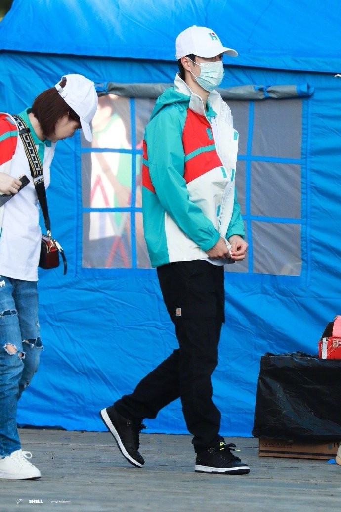 王一博|王一博粉丝热心公益,50万捐建希望小学正式挂牌,学校选址有深意