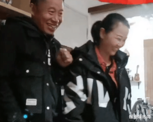 |彭四英穿儿子外套，孙卓一句“妈妈”引热议，网友调侃孙爸太惨了