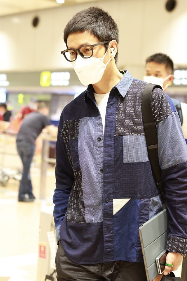 陈坤|陈坤是年纪越大越年轻，剪了一个小短发，帅气如20岁小伙！