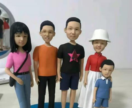 |孙海洋为孙卓庆生被嘲太高调，一家人都成明星，网友：瞎操心！