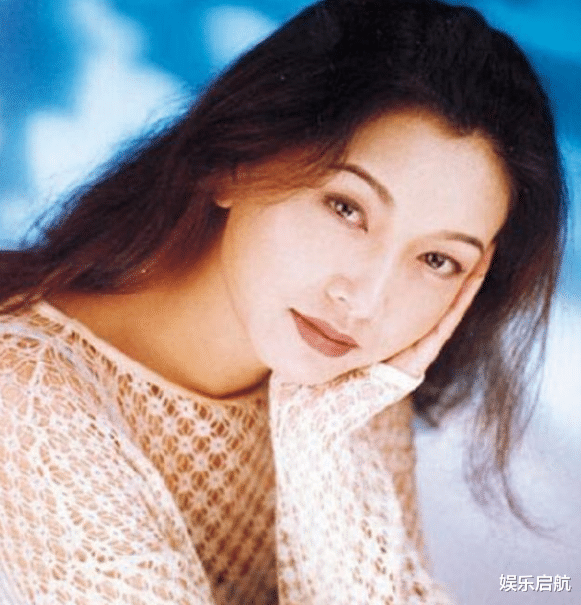 江珊|靳东与大9岁的江珊相爱,同居5年后,他却转身娶了二婚女星李佳?