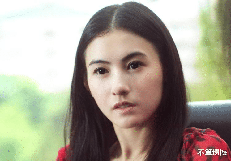 张柏芝|张柏芝也有这么土的造型？肉色丝袜配酒红色拖鞋，就像村姑一样