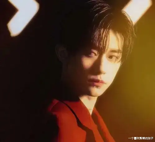 雄狮少年|从不被看好到获奖无数，易烊千玺用实力诠释什么叫真正的努力