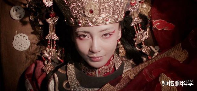 古墓中真的有灵异事件吗?盗墓贼盗挖古墓,深夜为何报警求助?