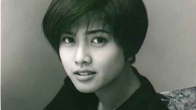 侵权 她16岁那年只是跑个龙套，却能凭美貌抢了男女主角的风头？