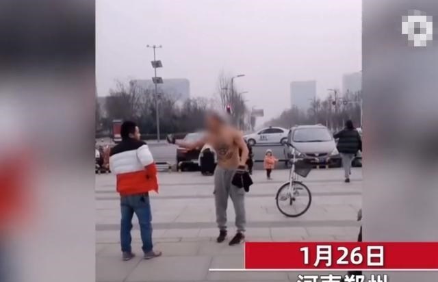 牛油果的生活观 河南一男子与他人起冲突，脱上衣露虎头纹身：动我试试，我打死你