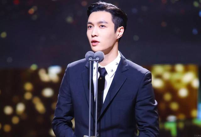 张艺兴|同样是从韩国回来发展，为啥张艺兴这么优秀？