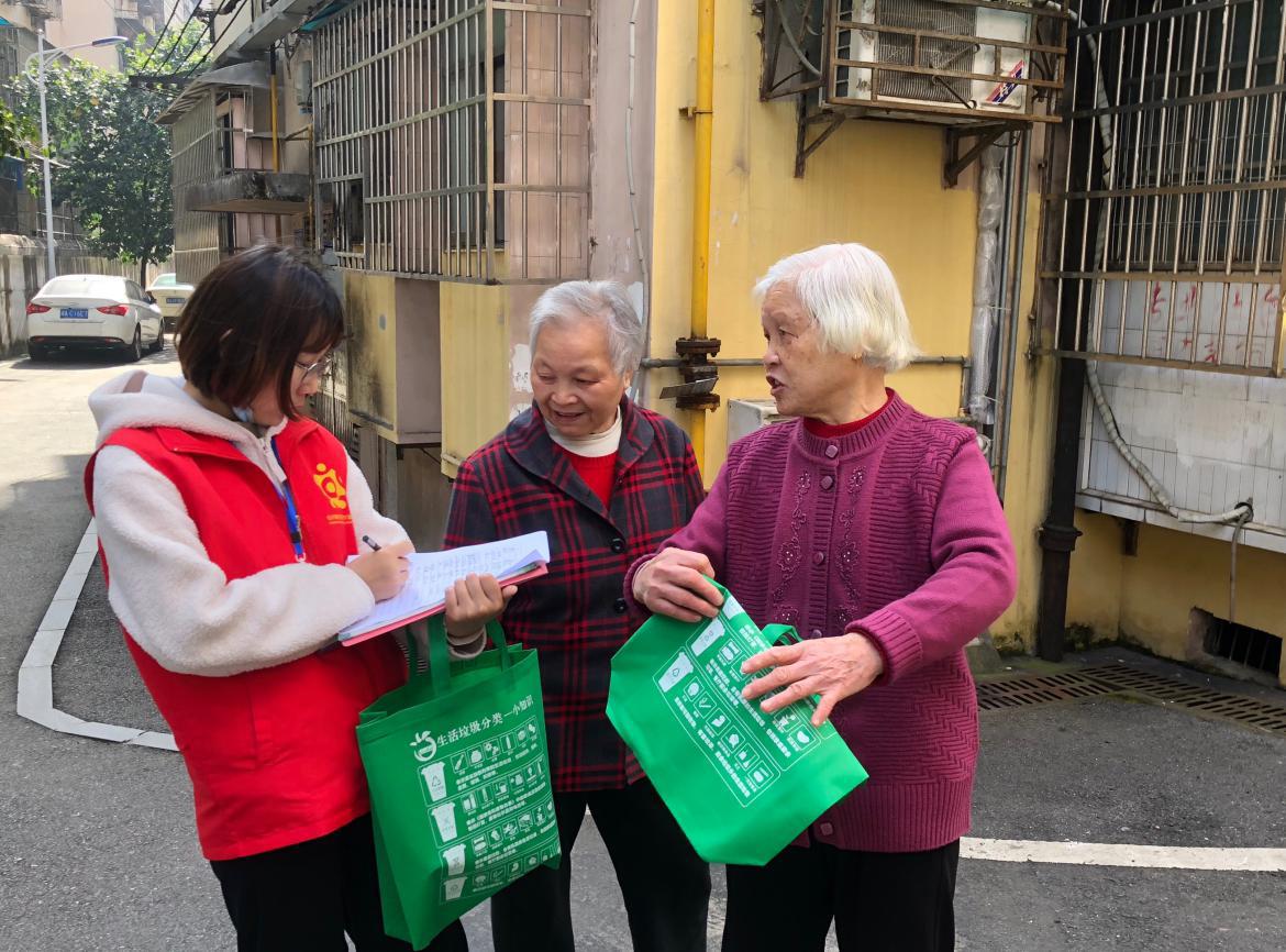 公益潇湘 撤桶并点宣到位，垃圾分类共行动