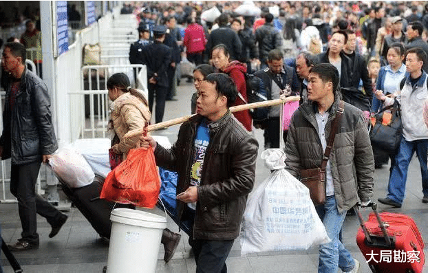 宁夏|“返乡潮”提前到来，农民工们“抢着”买票回家，4个原因很心酸