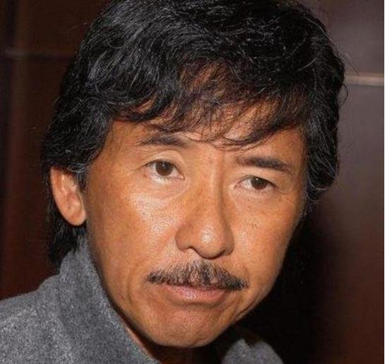 星语星愿吖 林子祥将迎73岁生日，谭咏麟提前为其庆生，晒出现场聚餐照