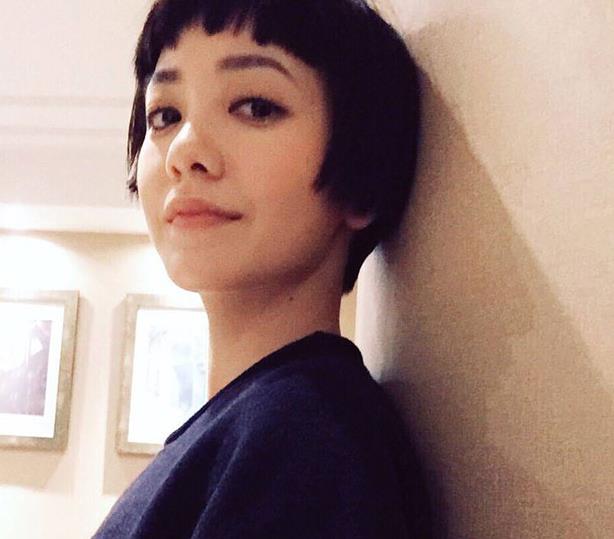 带你参观郭采洁的家，装修跟她性格一样清爽，几乎没有豪华的装饰