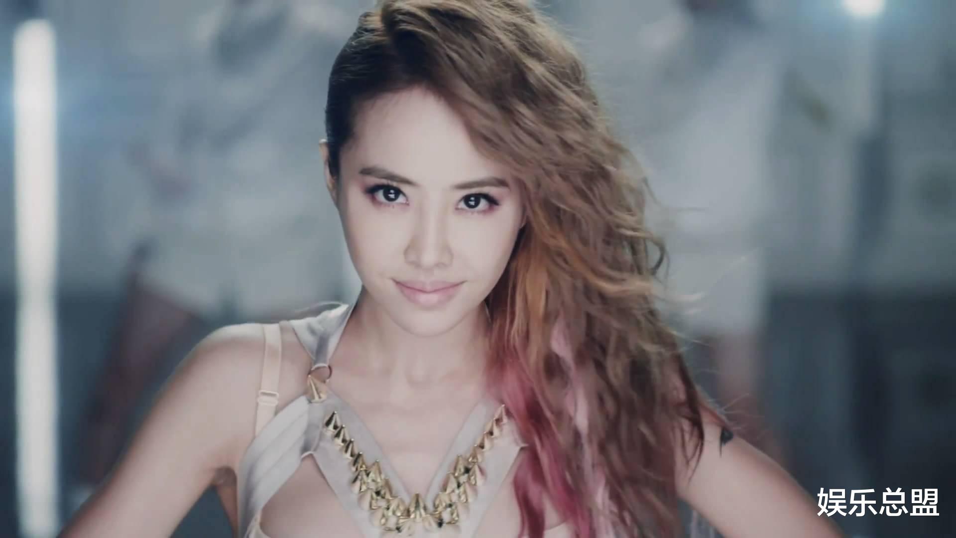 蔡依林|“性感舞娘”蔡依林的坎坷情史和不得不说的双J恋。