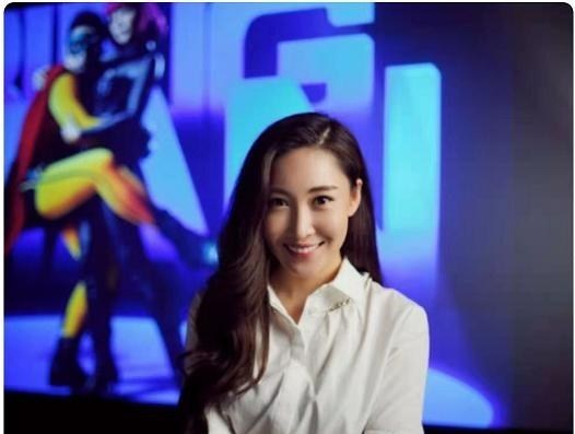 贾玲|《李焕英》破38亿后，最大赢家不是张小斐贾玲，而是未出镜的她！