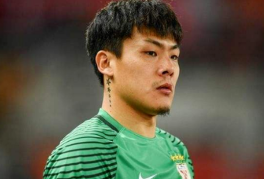 |在我国足坛上，年少出名的球星都有哪些呢？