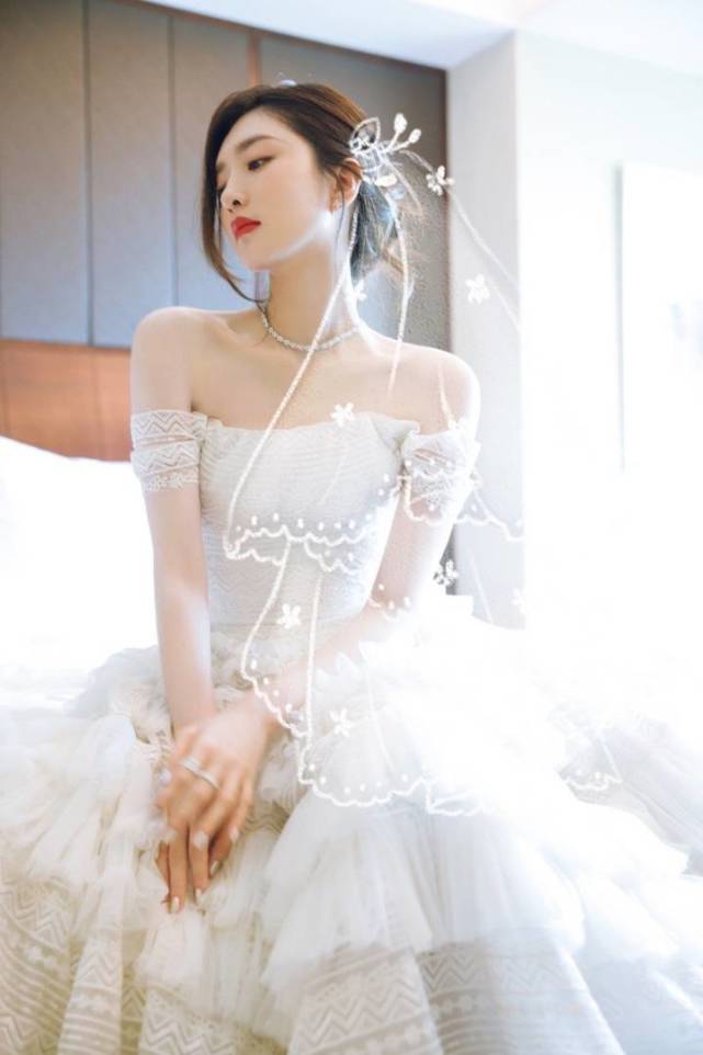 林志玲|胡歌辟谣与薛佳凝复合后，江疏影发文：戴个头纱就可以结婚了，粉丝提出要求