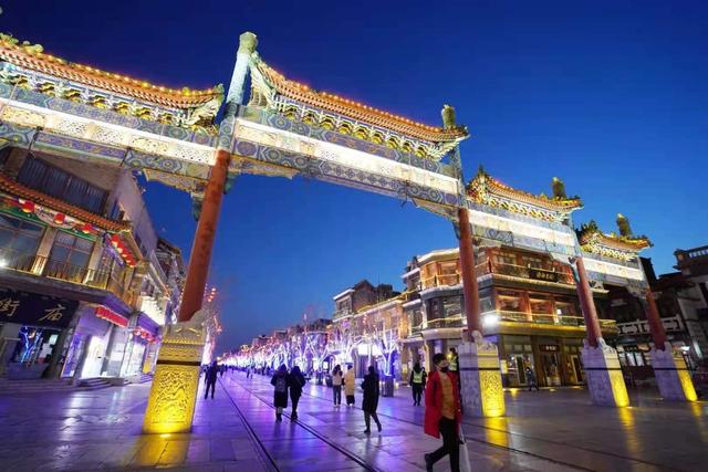 北京日报客户端 亮灯了！春节景观布置到位，22万件灯笼灯饰打造流光溢彩京城夜