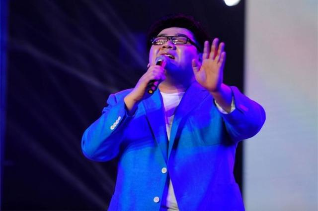 盲人|一年失去3位至亲，成名后张狂耍大牌，盲人歌手杨光怎么这么糊涂