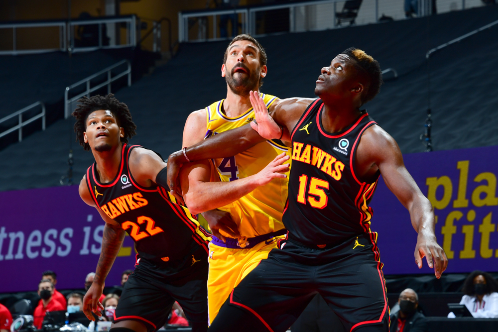 湖人隊|詹眉4巨頭狂轟81+15勝老鷹！湖人交易簽約大獲成功，卡佩拉16+13