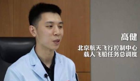 陈晓|“北京明白”小哥再上热搜，他脱口而出的两个字，让网友心碎一地