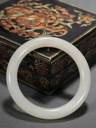 长春|清代 和田玉圆条手镯一条