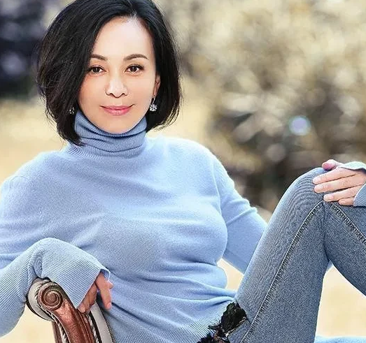 王琳|王琳曝光被网友发私信怒骂截图，并配文：我想我要怎么回你