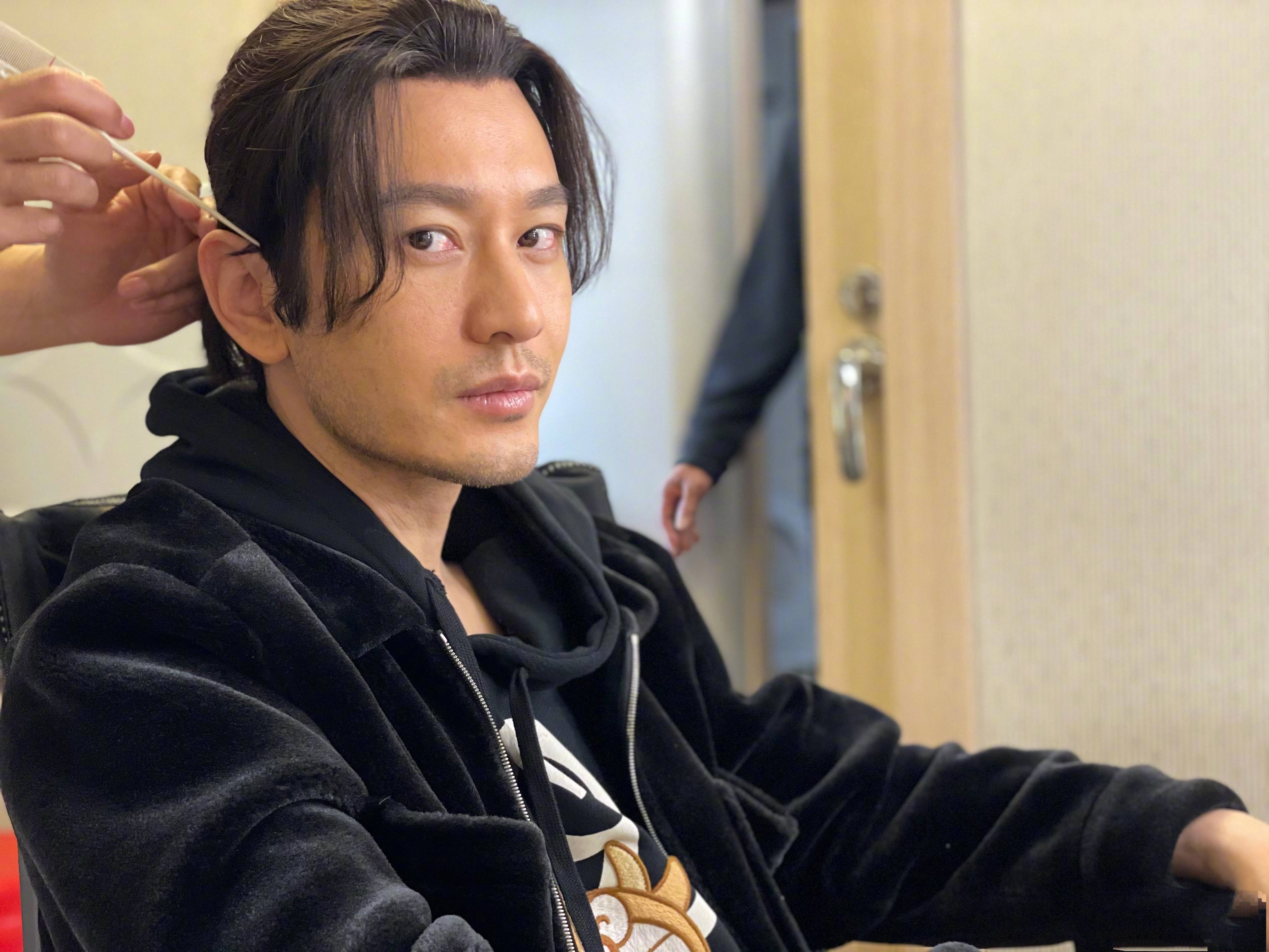 Angelababy|黄晓明直言，angelababy可以和任何男演员拍吻戏，只有他不可以