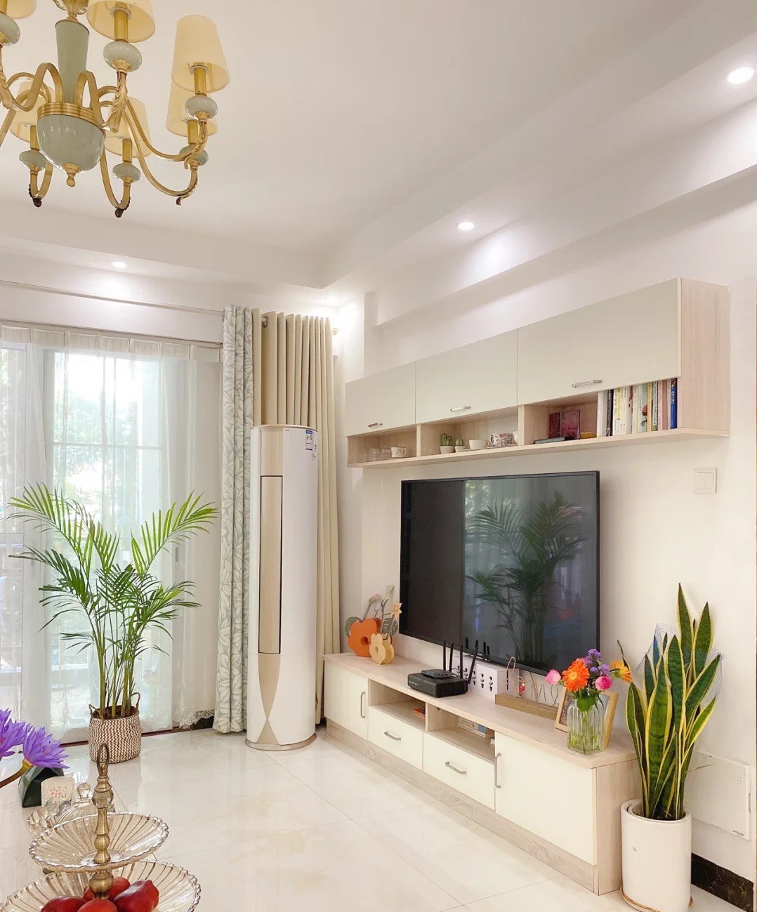 |她家85平米，家居氛围太温暖人心了，餐厅做个小抬高，真有个性