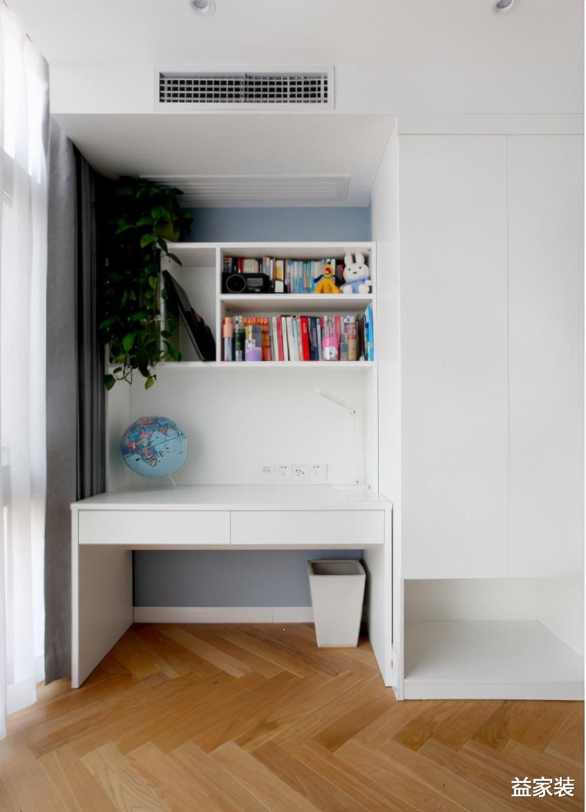 六口之家也能温馨又实用，一面电视墙，就能解决收纳问题