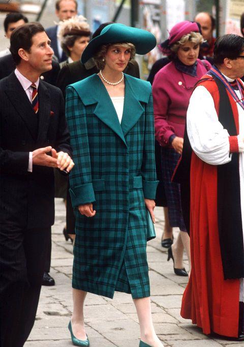 欧美时尚前线|戴安娜高跟鞋鞋跟的高度见证她婚姻的高潮和低谷