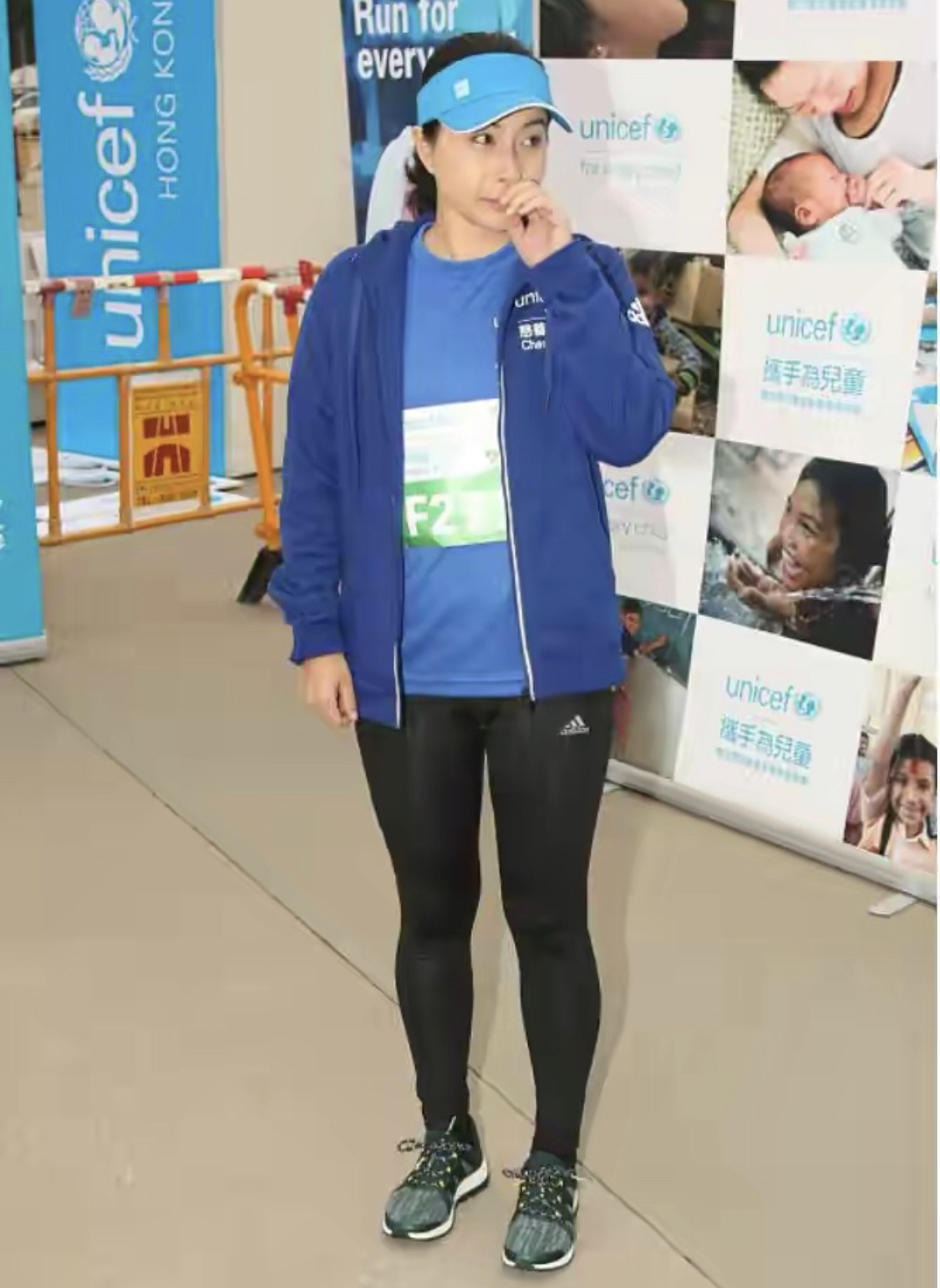 潮帮先生|郭晶晶重返领奖台，穿西装合影新晋跳水女王，换了身份秒变小迷妹