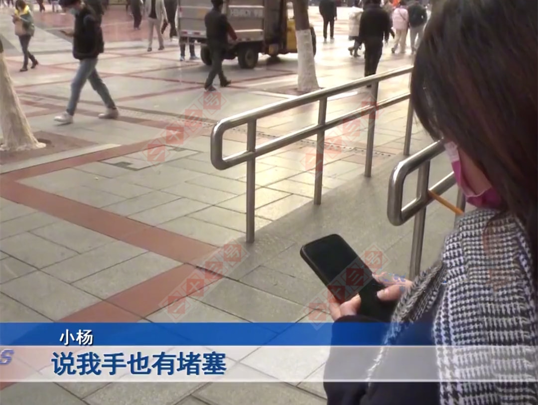 女子逛街被拉进美容院,查出“疾病”花了六千多,崩溃:我还是个学生