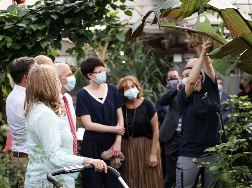 当年的明月|一岁多的查尔斯王子又营业了，小家伙玩得太嗨，腿上沾满了泥