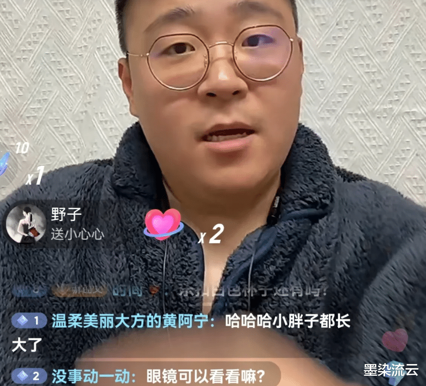 贾静雯|31岁的郝邵文开启直播，身穿睡衣全程素颜，头一回见这么寒酸的明星