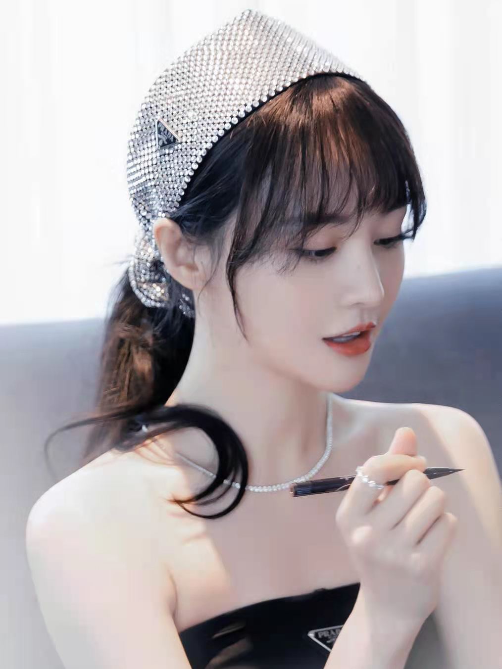 郑爽|郑爽爸自制奇幻爱情电影捞金，亲自出演被美女环绕，让人大开眼界