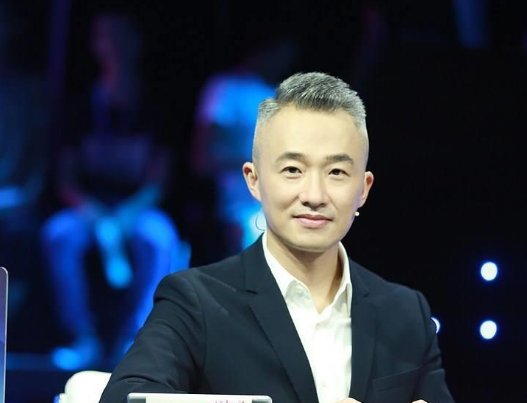 李咏|噩耗来袭！李咏离世后，央视主持人程雷也消失荧幕，老婆只有23岁