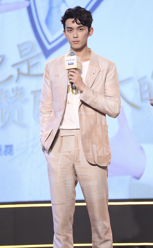 尹正|吴磊快把发型师开除吧，靠造型就能上热搜，连粉丝都欣赏不来