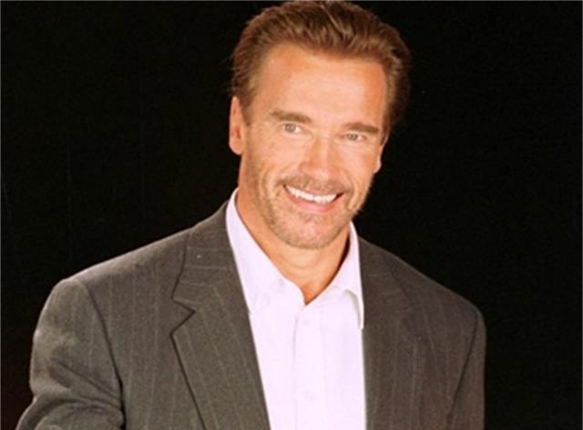 阿诺德·施瓦辛格|施瓦辛格回忆婚外情细节：出轨家中女佣，因私生子长太像被揭穿