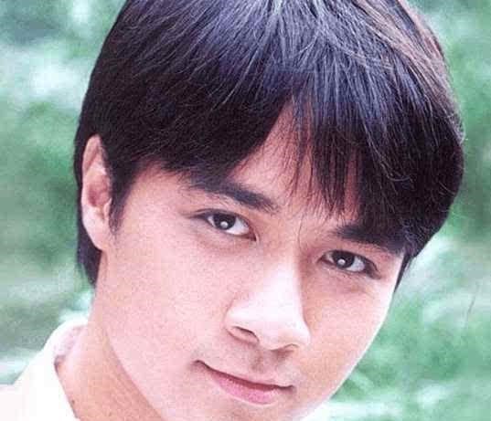 古巨基|她以“保姆”身份默默地照顾他28年，52岁高龄花费百万生下儿子